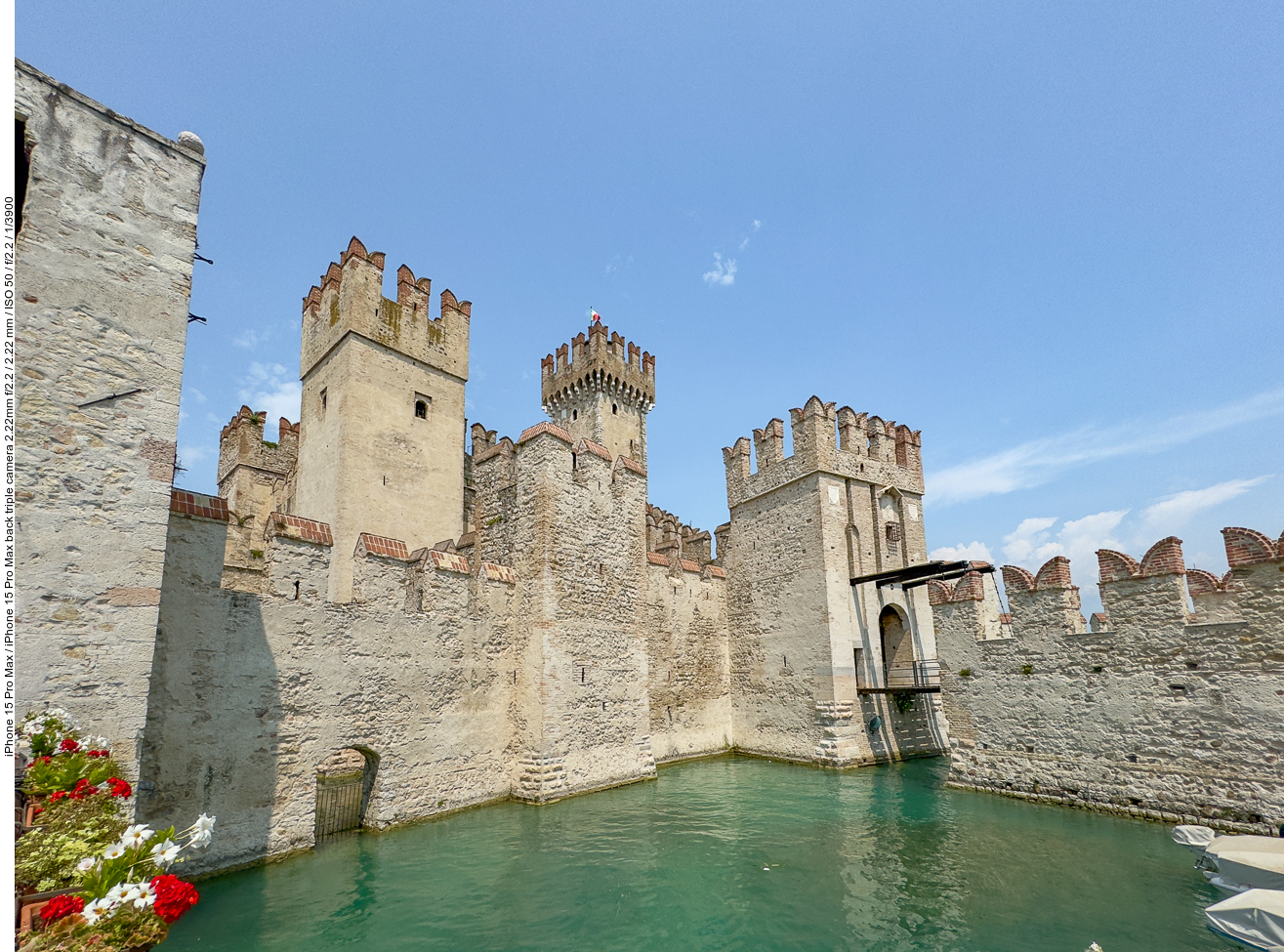 Auf dem Weg zum Hafen von Sirmione kommen wir wieder am Castello vorbei