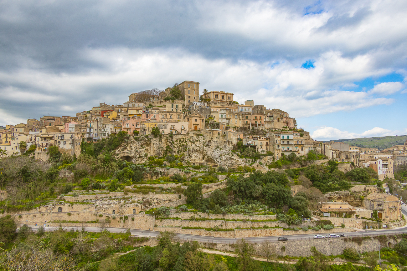 Blick von Ragusa Superiore auf Ragusa Ibla