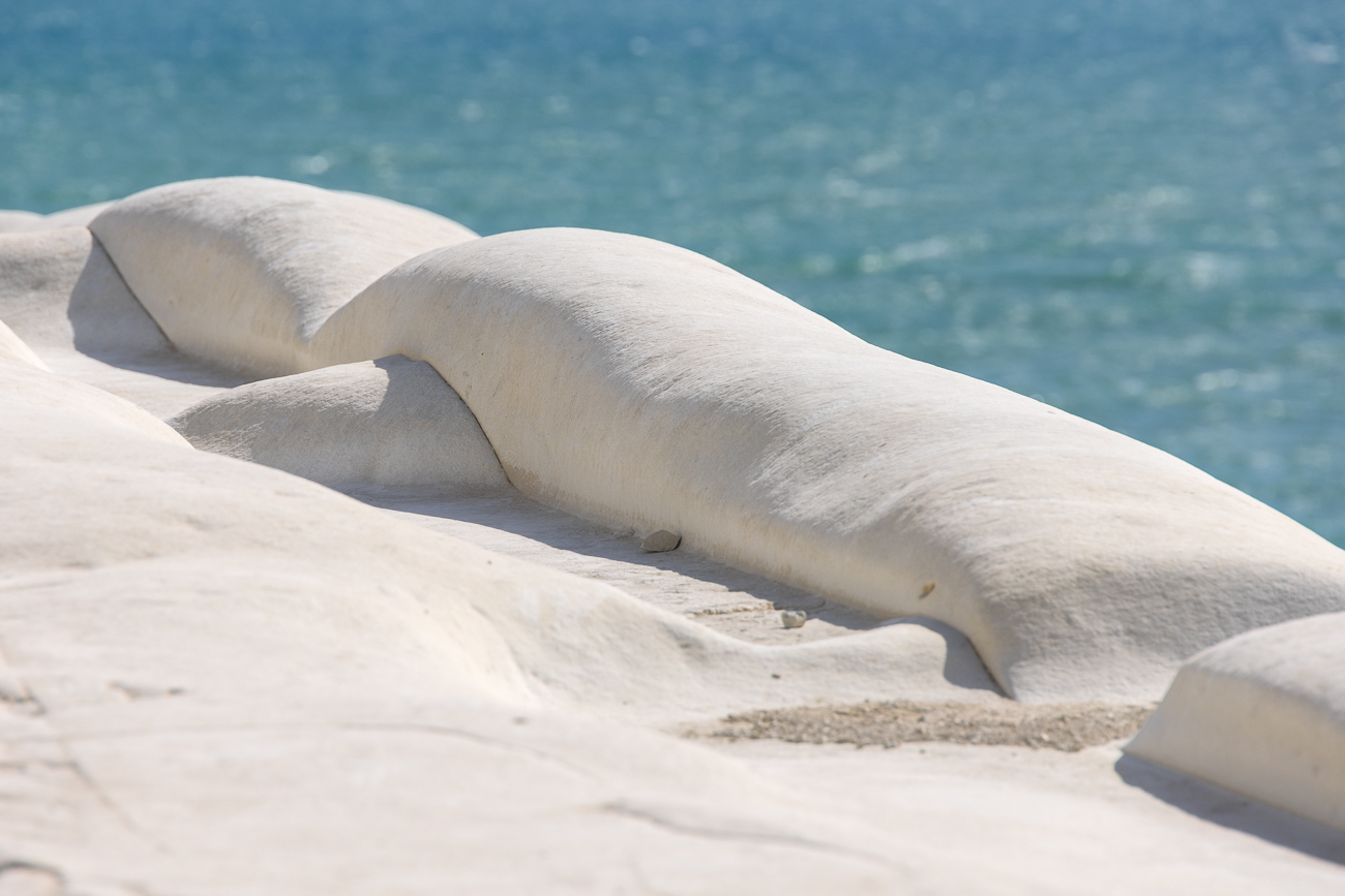 Rundungen über dem Meer