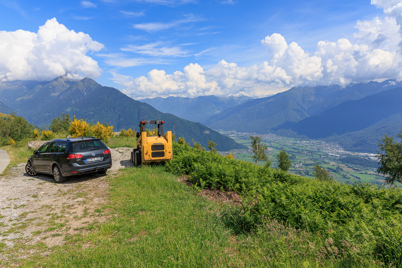 Auf dem R&uuml;ckweg fahren wir noch auf einen Berg hinauf