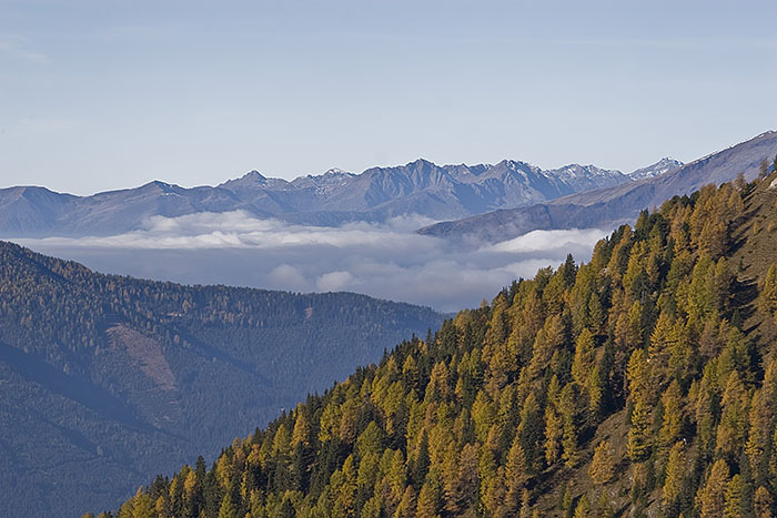 Die Wolken liegen im Tal