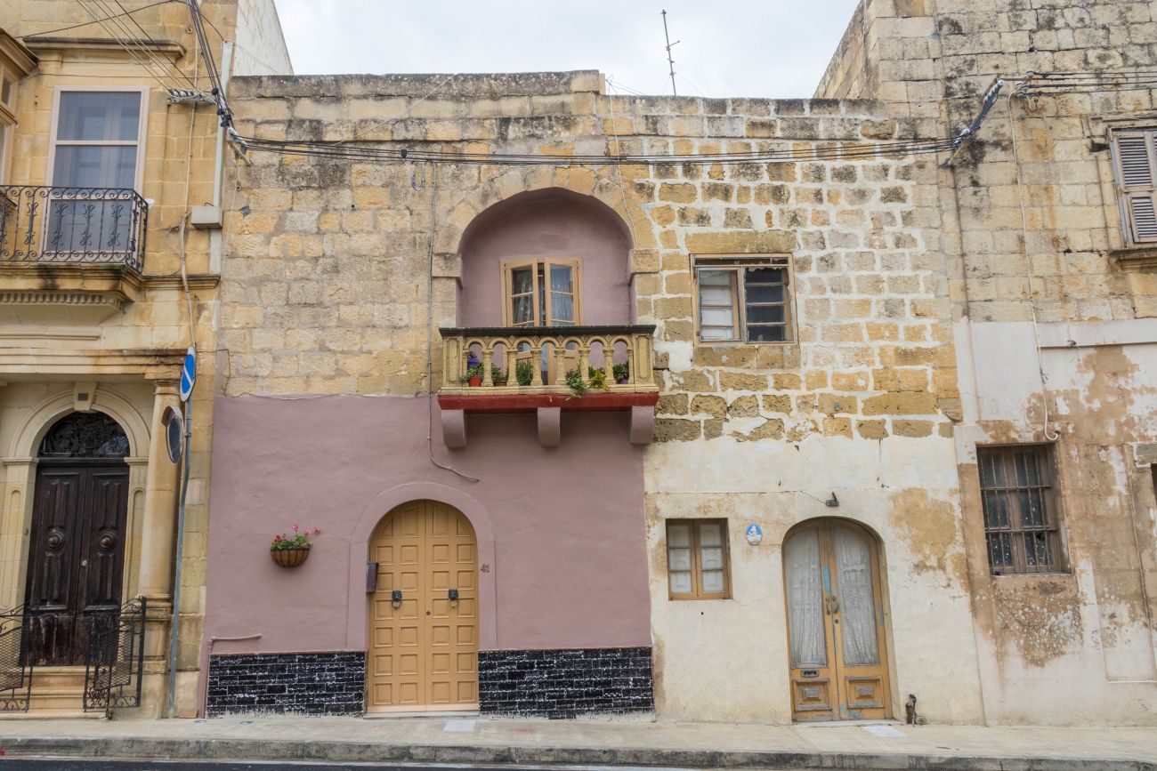 Auch auf Gozo liebt man Erker und Balkone