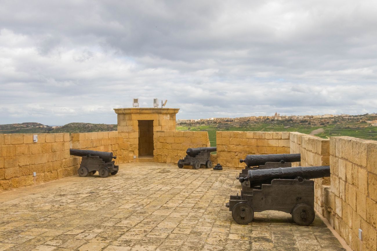 Kanonen gegen frühere Feinde