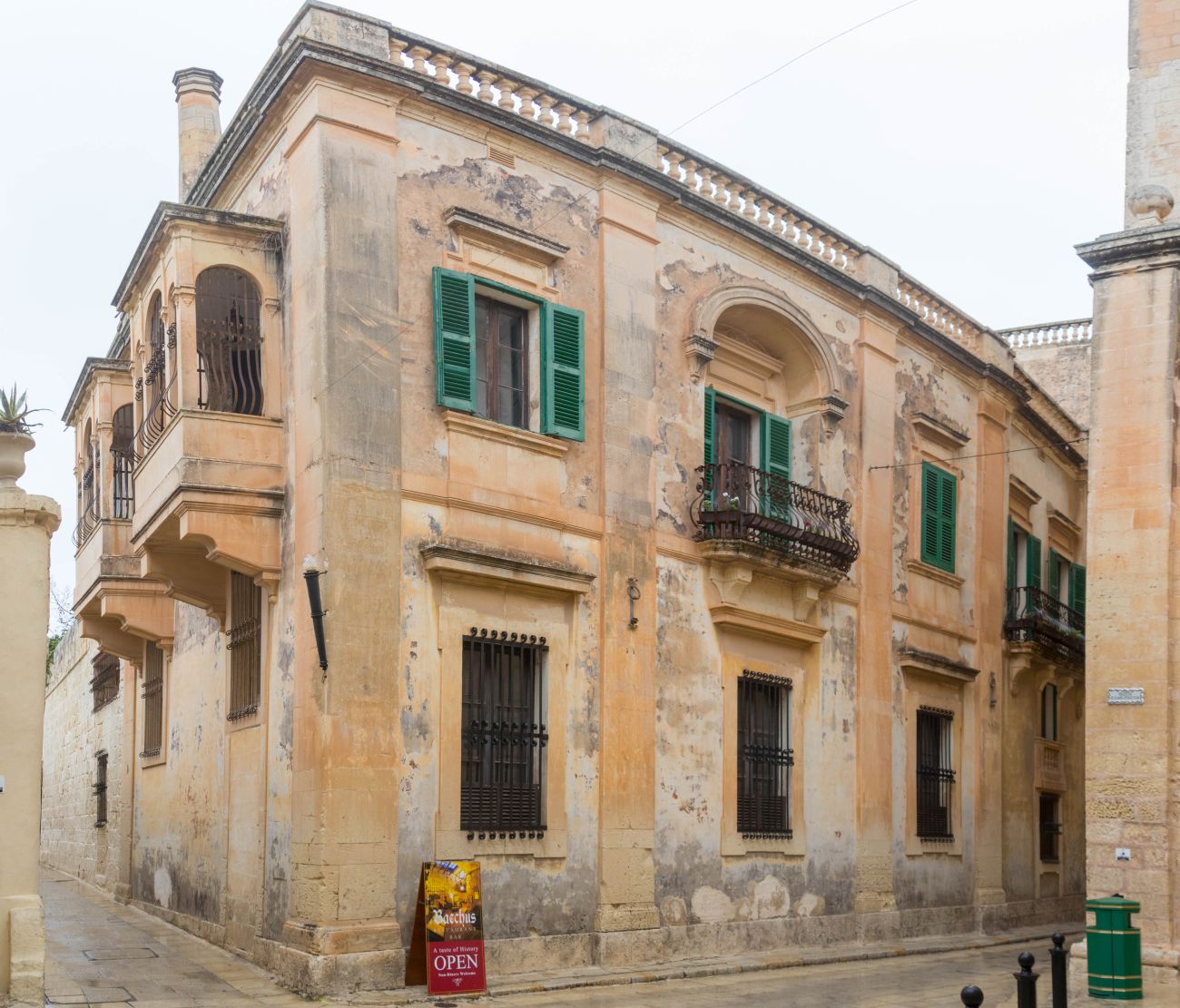 Im Regen erkunden wir die Altstadt 