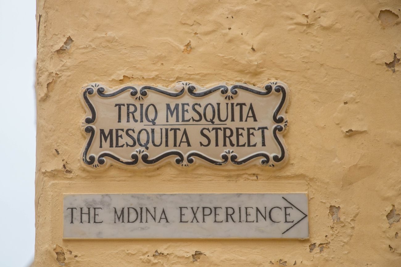 Schöne Straßenschilder