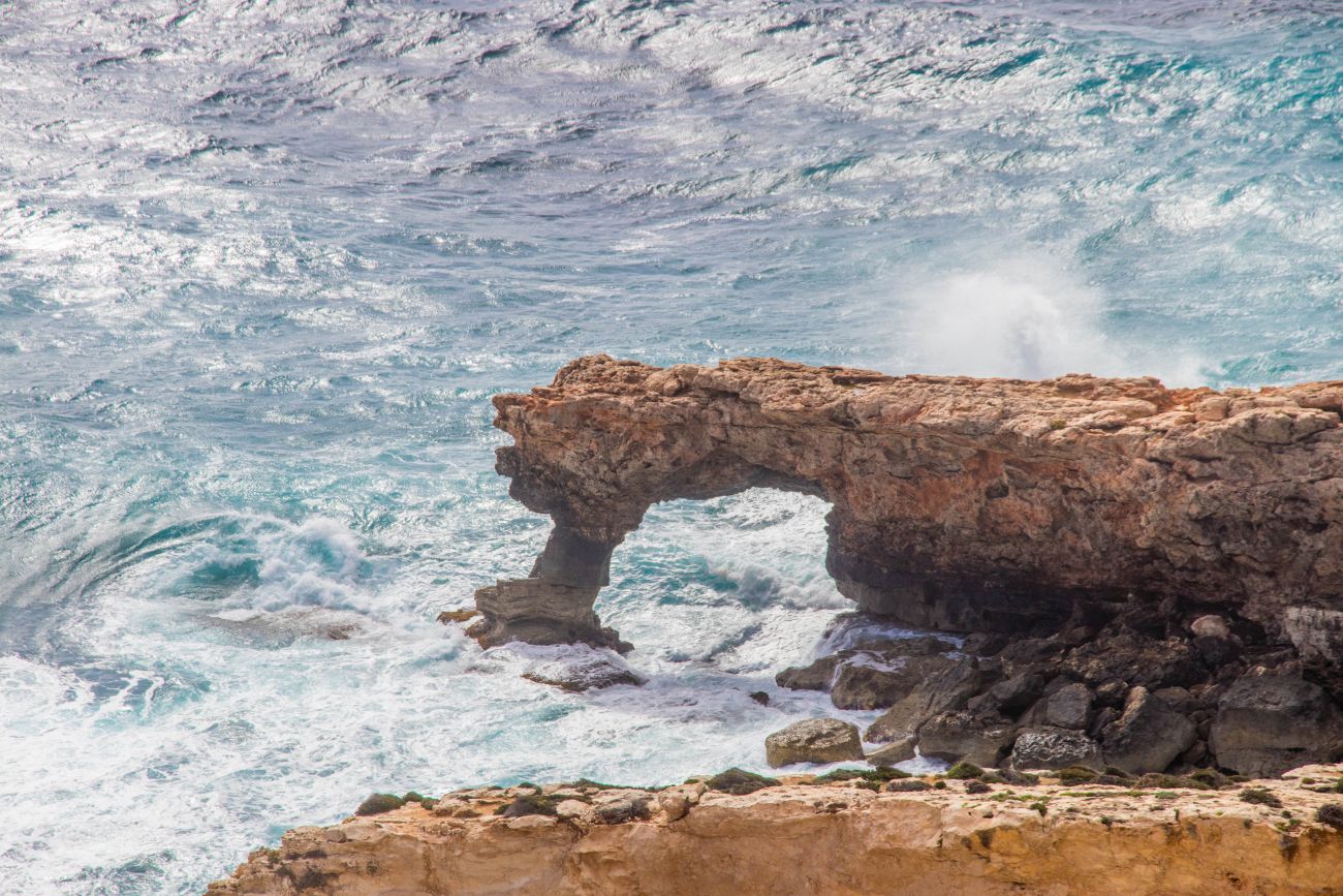 Felsentor in der Brandung 