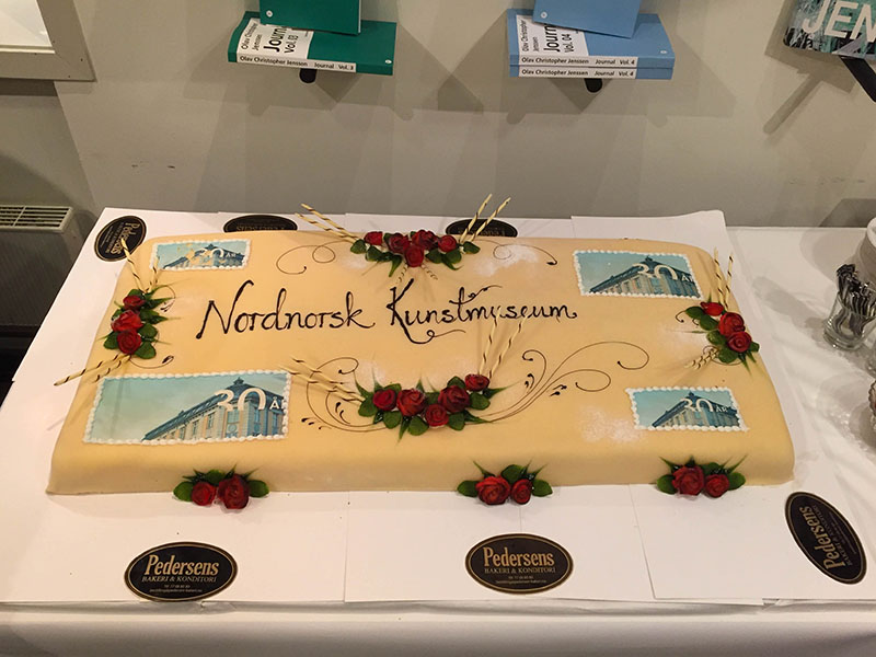 Die Geburtstagstorte und belegte Brötchen lassen wir uns auch schmecken ;-)