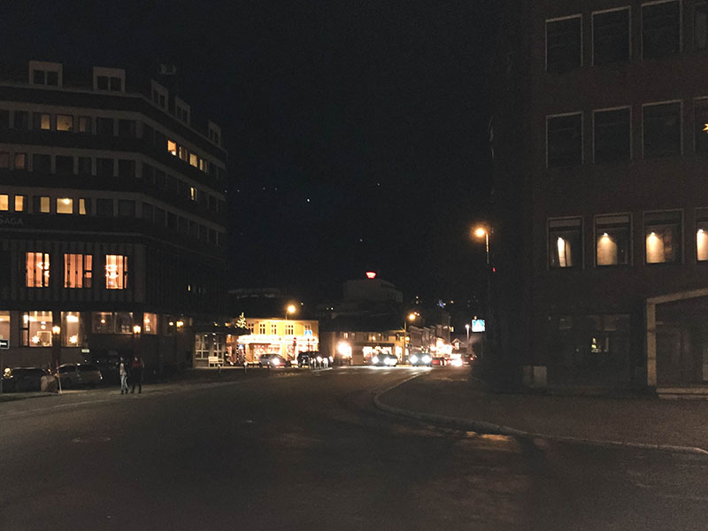 Nachmittags um 15:00 Uhr ist es wieder stockdunkel