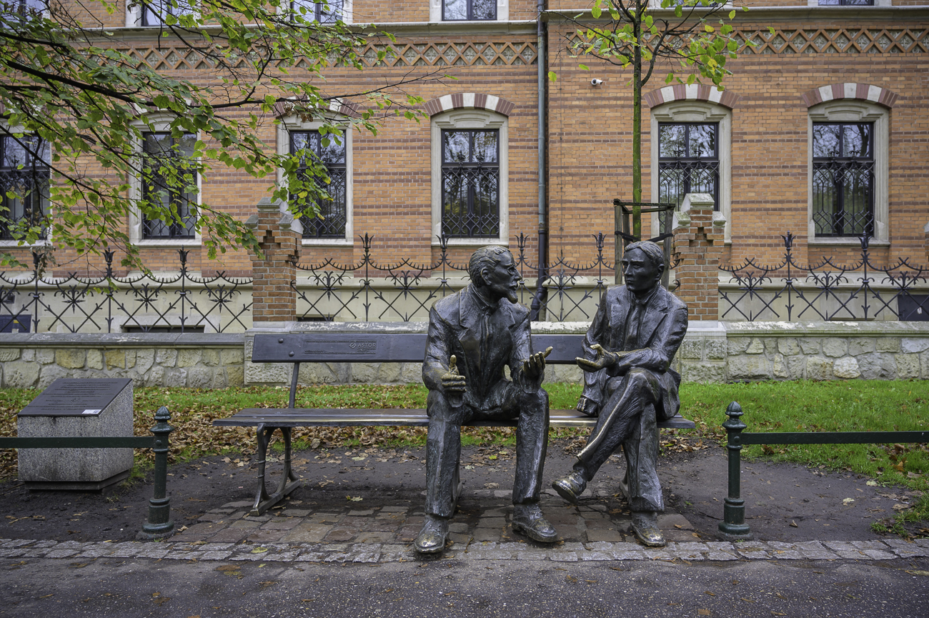 Denkmal im Park ...
