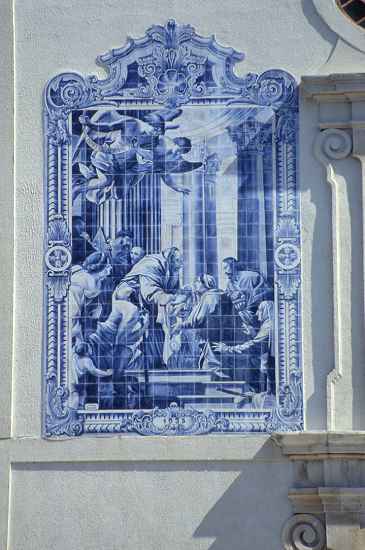 Kachelbild an einer Kirche
