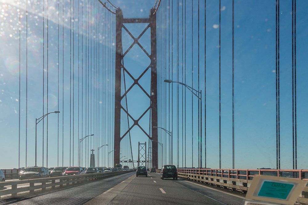Auf der Brücke kommt man sich fast wie in San Francisco vor 