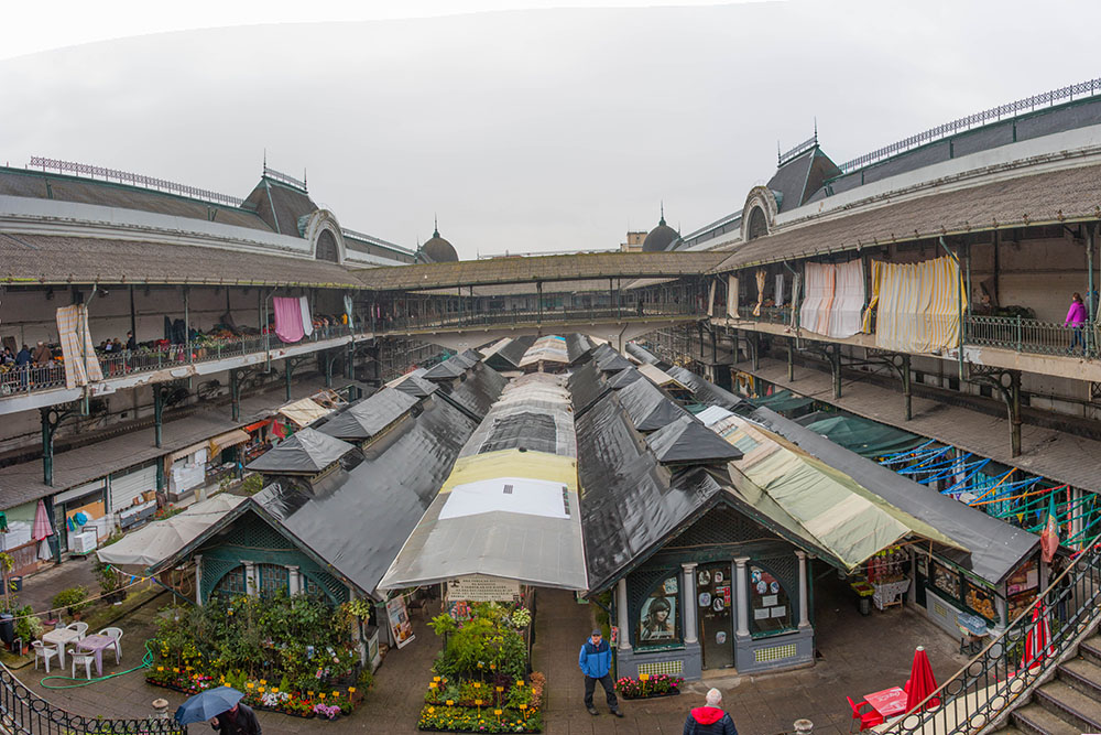 Überdachte Marktstände, gegen Sonne und Regen 