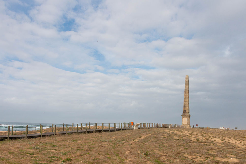 Der Memória Obelisk ...