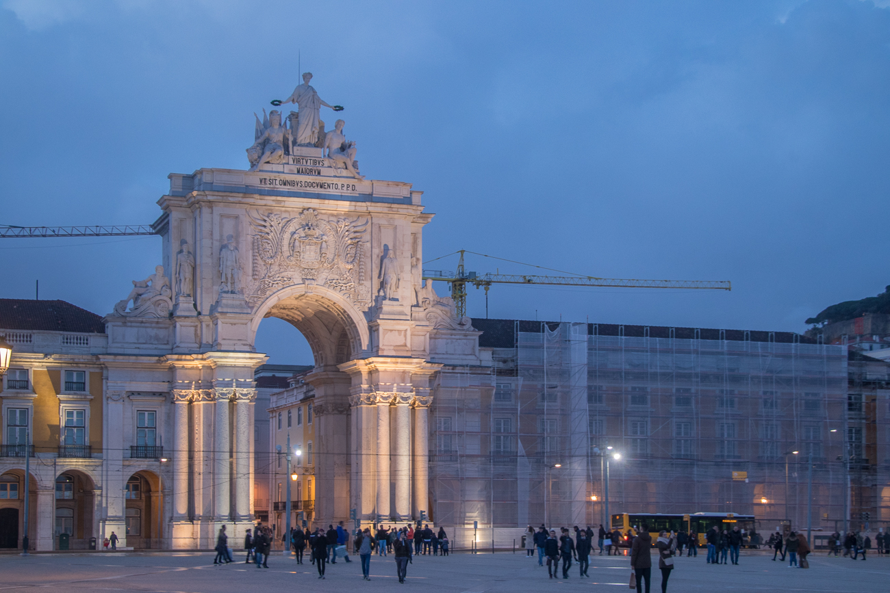 Der Arco da Rua Augusta stellt den Eingang zur Baixa Pombalina, der nach 1755 neu gebauten Innenstadt Lissabons, dar