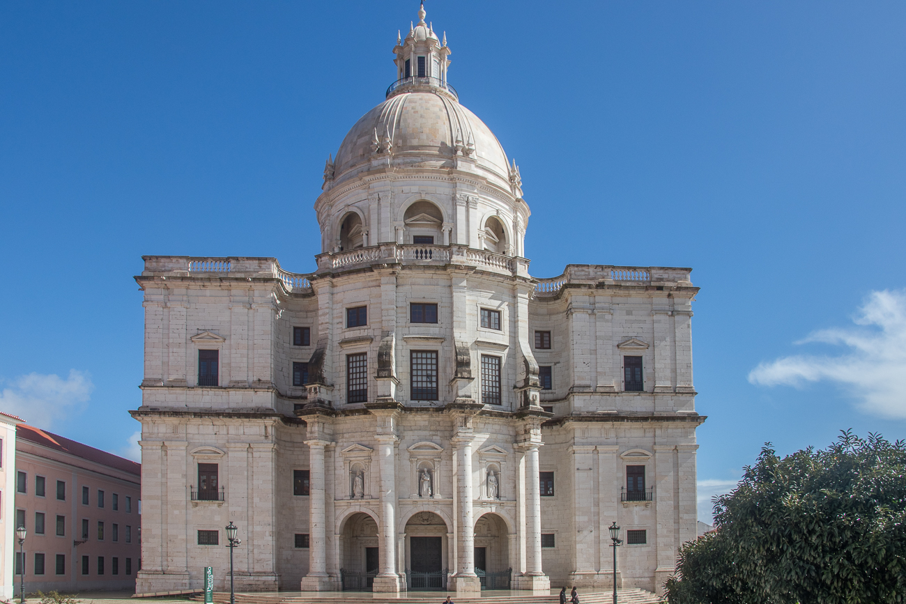 Die Igreja de Santa Engrácia ist eine große Barockkirche des 17. Jahrhunderts in der Freguesia São Vicente in der portugiesischen Hauptstadt Lissabon. Die Kirche, die erst im 20. Jahrhundert vollendet werden konnte, dient nun als „Nationales Pantheon“ (Panteão Nacional) und wurde daher nie als Gotteshaus genutzt