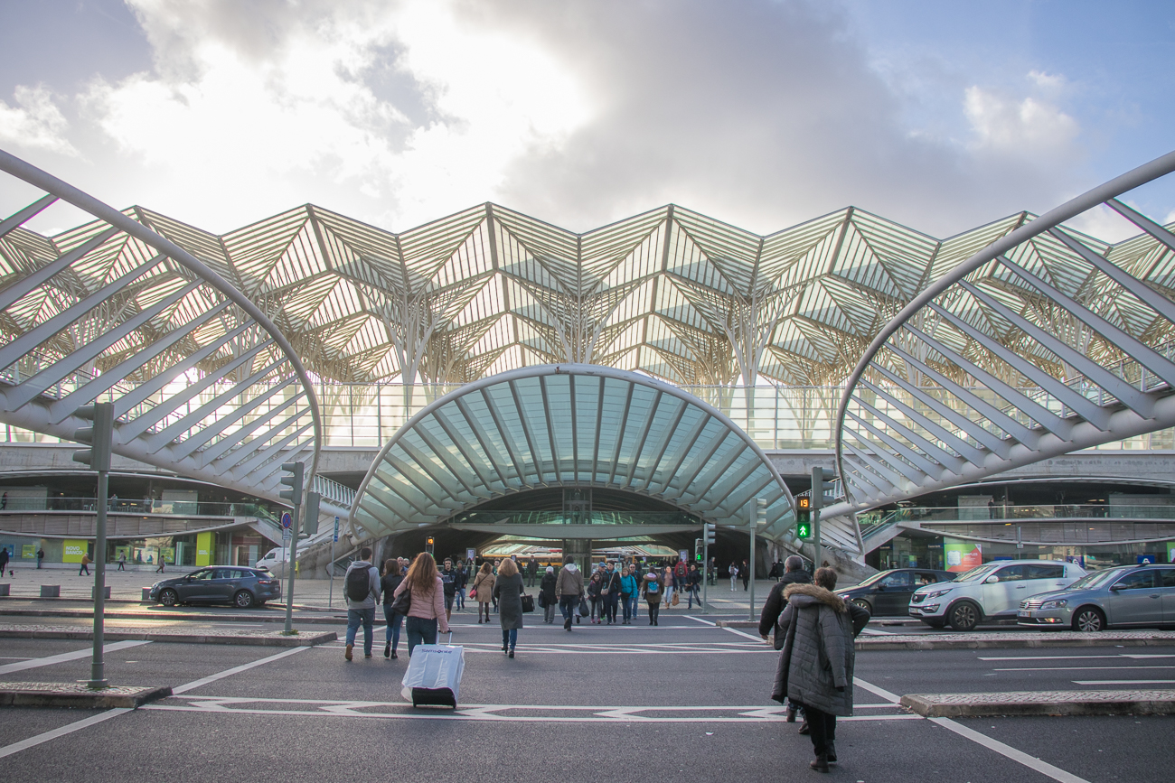 Der Bahnhof Estação do Oriente, auch Gare do Oriente (Ostbahnhof), ist ein Fern- und Regionalbahnhof im äußersten Nordosten Lissabons am Gelände der früheren Expo 1998, heute Parque das Nações