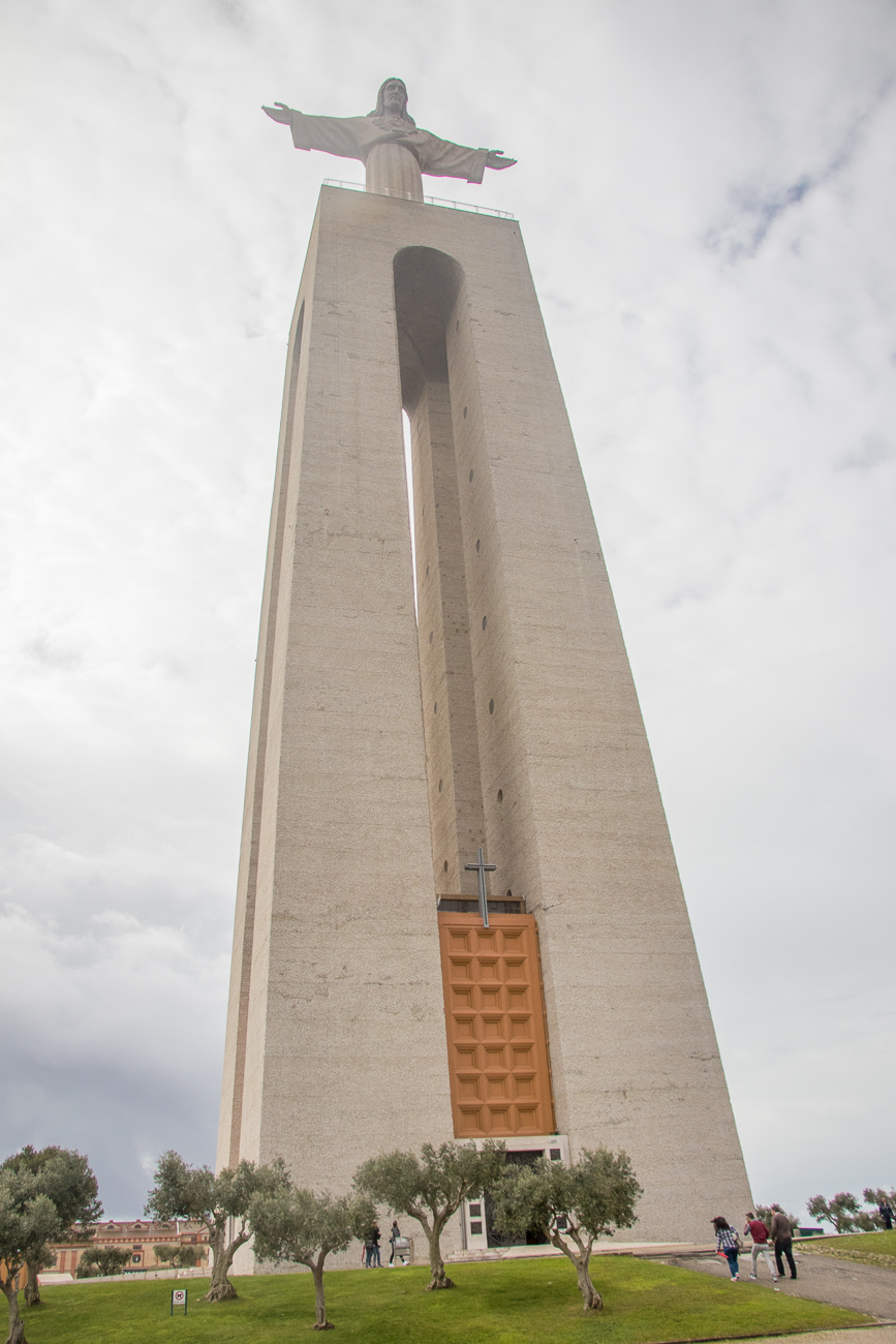 Cristo Rei von unten 