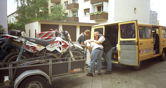 Theo, Lars und ich bei den Vorbereitungen