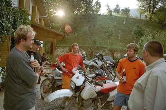 Expertenrunde vor der Wittmanns-Hütte