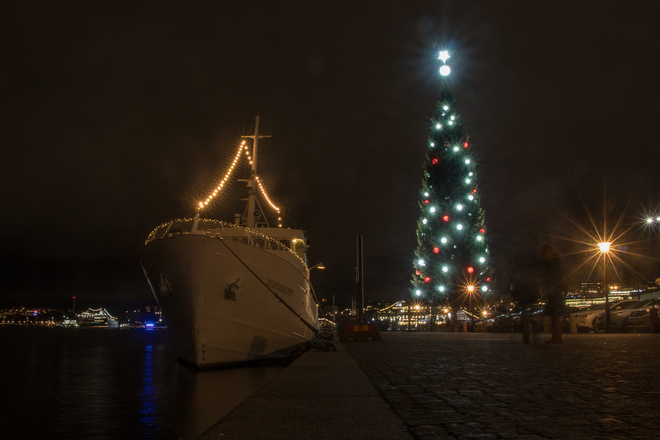 Weihnachtsbaum mit Schiff 