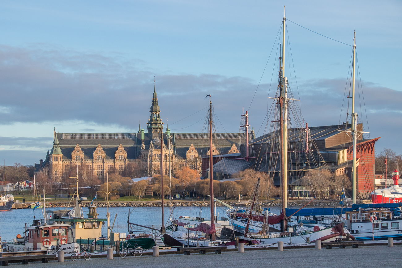 Blick von Skeppsholmen auf das Nordiske Museum und das Vasa-Museum 