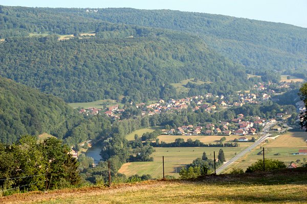 Blick ins Tal des Doubs