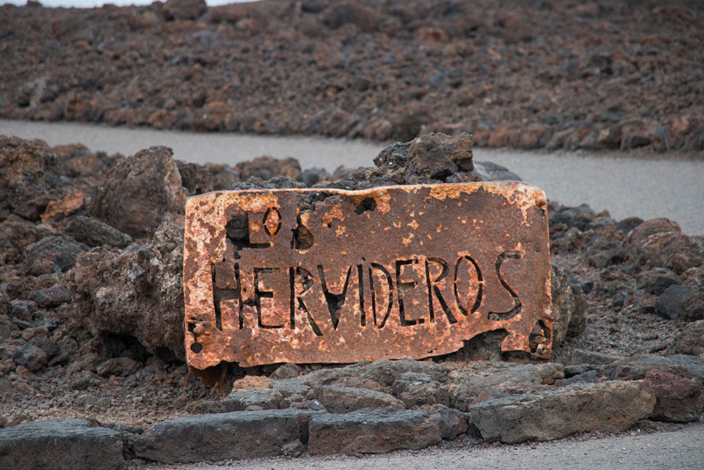 Los Hervideros: Lavatunnel an der Küste