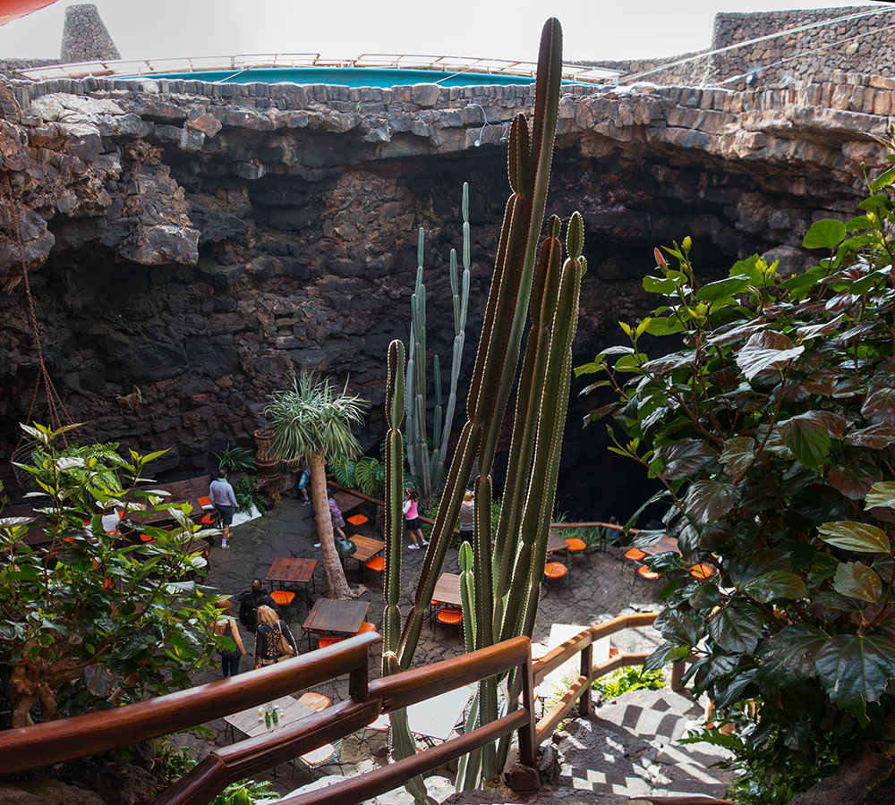 Am Eingang zur Lavahöhle Jameos del Agua