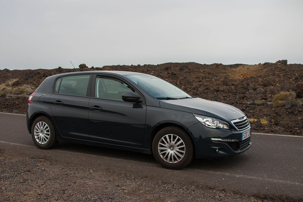 Unser Mietwagen war ein fast neuer Peugeot 308. Er ist prima gelaufen, der Verbrauch lag bei 5,9 l/100km