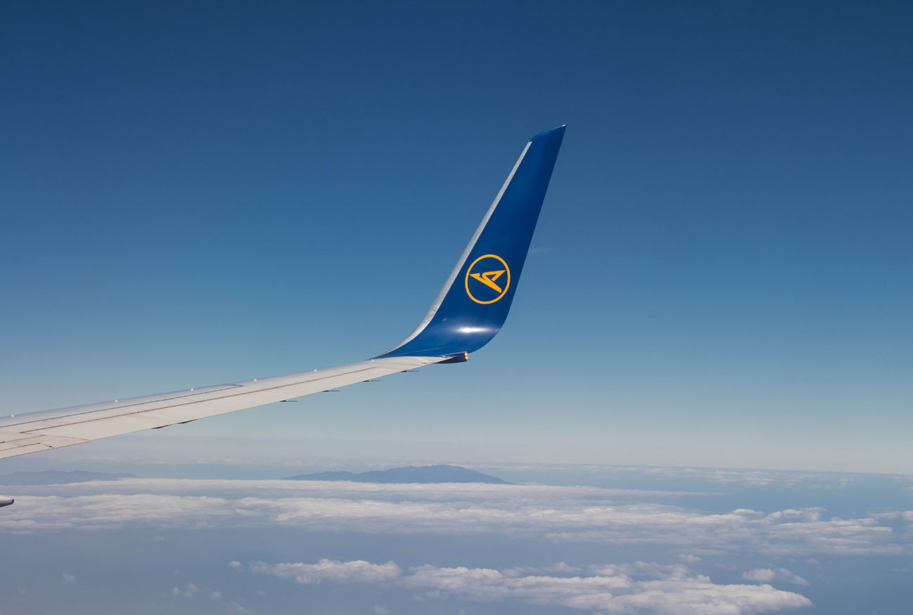 Die Insel La Palma lugt &uuml;ber den Wolken hervor 