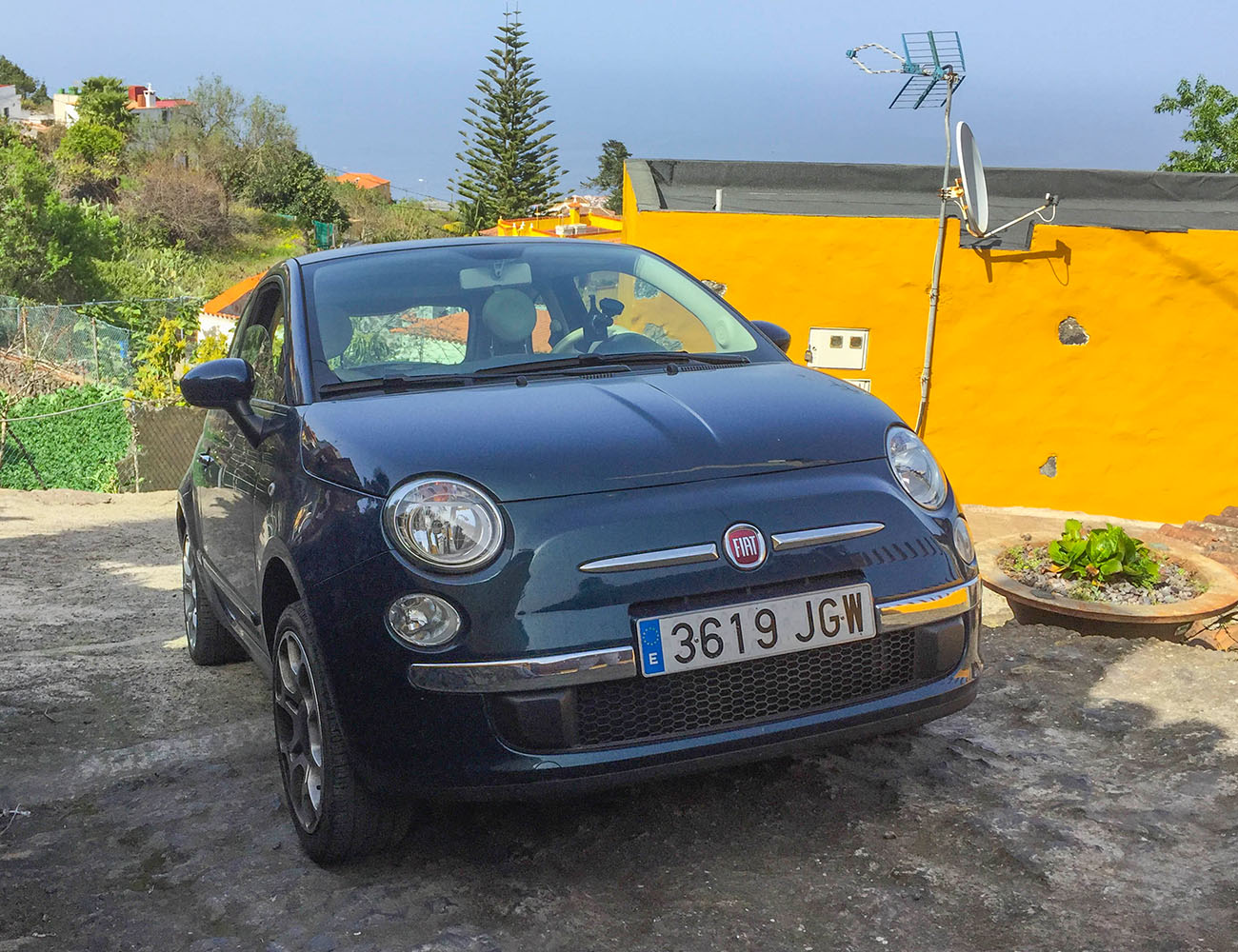 Unser erster Mietwagen war ein Fiat 500. Bergauf etwas schwach auf der Brust, aber ansonsten ist er prima gelaufen.
