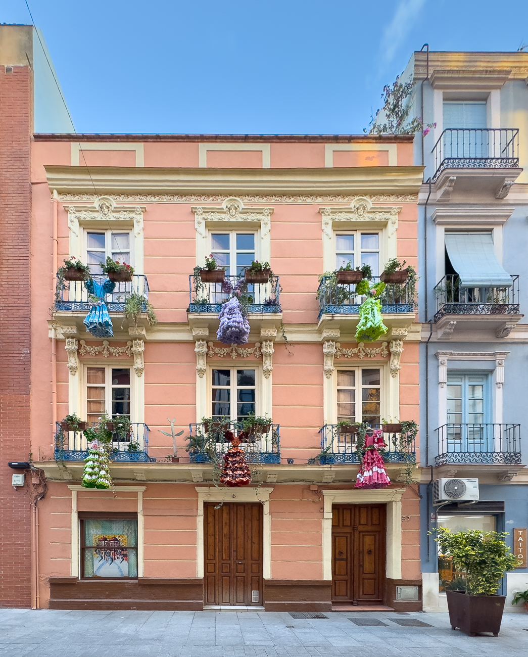 Ziel in Malaga: Haus mit Flamencokleidern gegenüber unserer Ferienwohnung