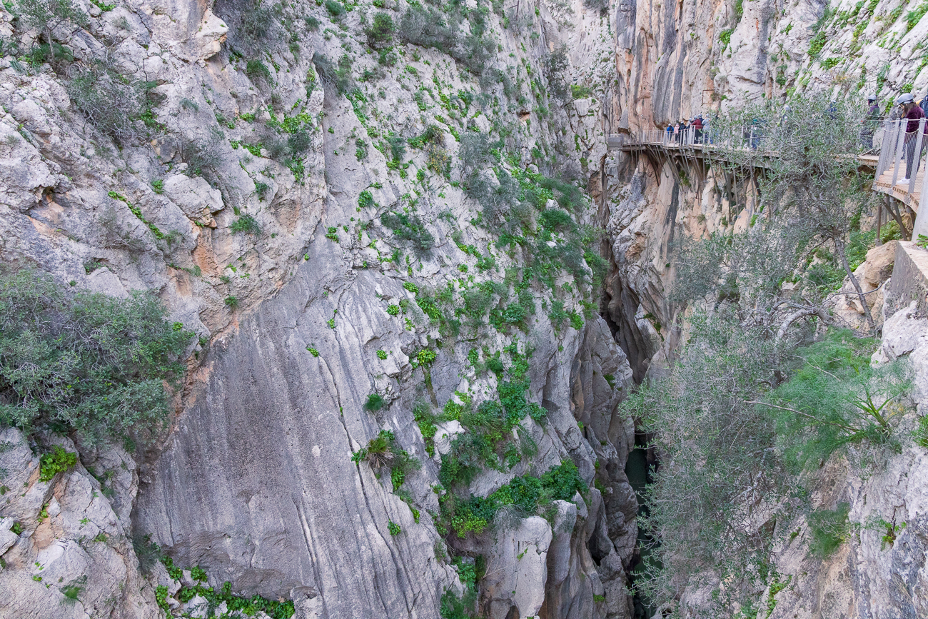 Hier gehen wir gerade auf dem neuen Teil des Caminito del Rey