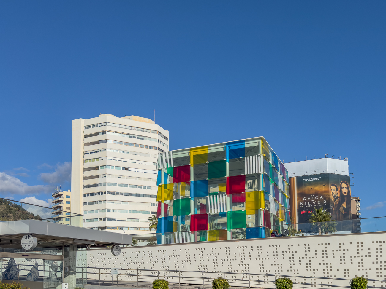 Centre Pompidou Málaga. Die Heimatstadt Picassos beherbergt den ersten Sitz dieser Pariser Institution außerhalb Frankreichs. Die ständige Sammlung zeigt mehr als 80 Werke großer Künstler wie Picasso, Miró, Speck, Magritte, Frida Khalo und Giacometti. Ein privilegierter Zugang zur Kunst des 20. und 21. Jahrhunderts.