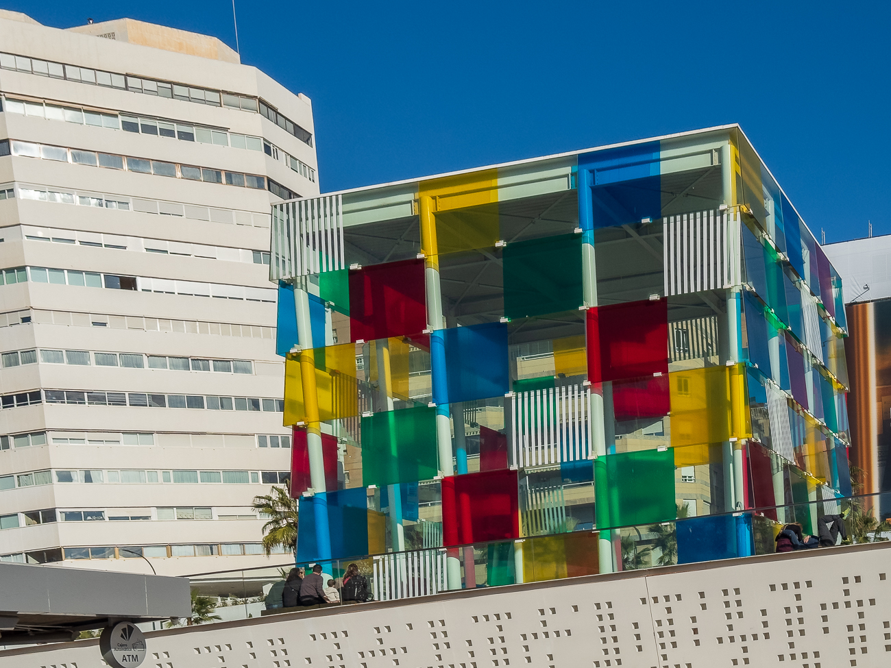 Das neue Centre Pompidou ist mehrere Jahre lang in Málaga in dem originellen Gebäude El Cubo mitten im Hafen der Stadt mit Blick auf die Bucht untergebracht