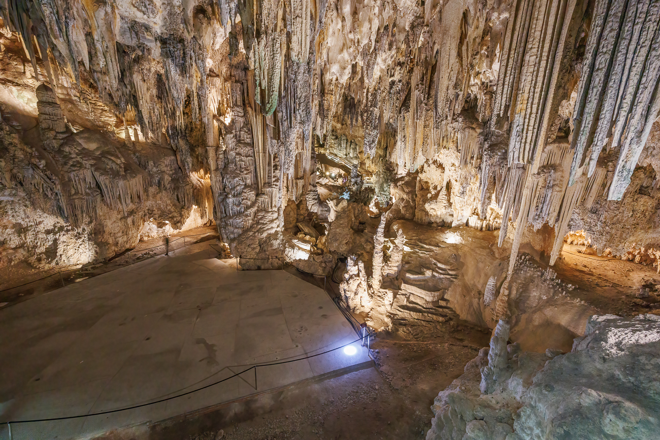 Blick in einen der großen Säle der Höhle