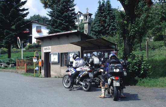 Orientierungspause in einem Dorf. Sie war wohl nicht lang genug, wir sind hier mindestens viermal durch ;-)