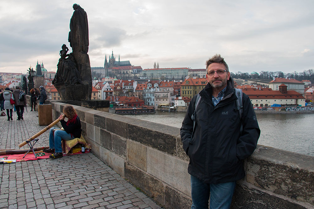 Carlo auf der Karlsbrücke