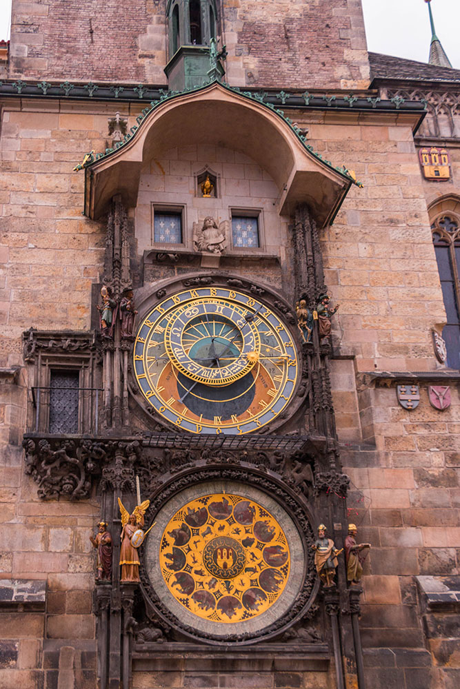 Rathaus mit astronomischer Uhr