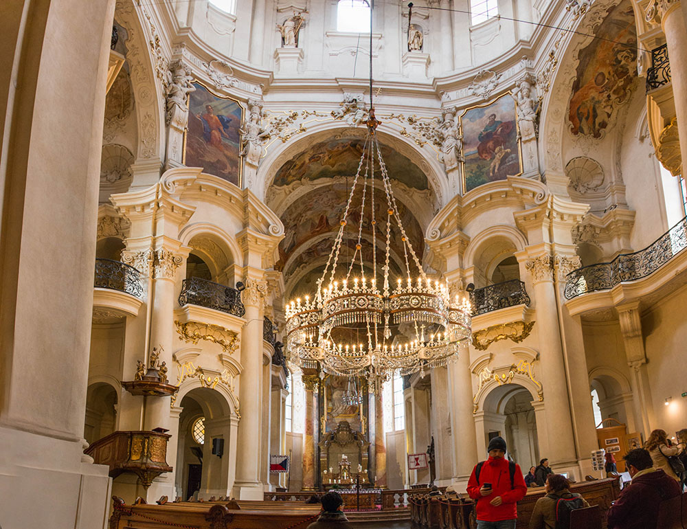 Im inneren der St. Nicholas Kirche