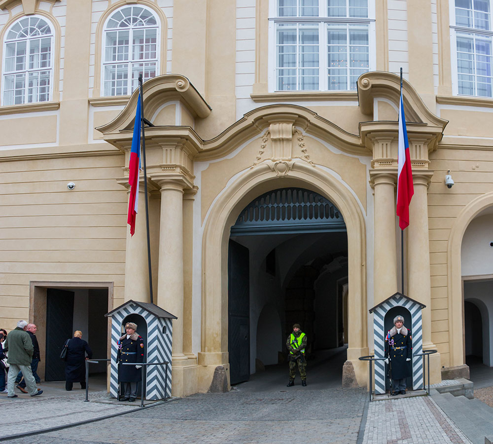 Am Regierungssitz an der Prager Burg