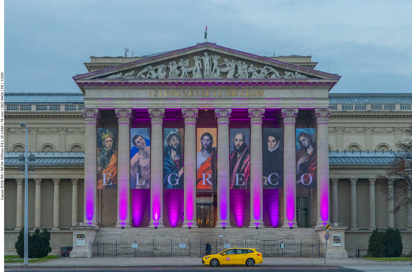 Seitlich säumen das Museum der Bildenden Künste und die Kunsthalle den Heldenplatz. Er gehört zum Weltkulturerbe der UNESCO