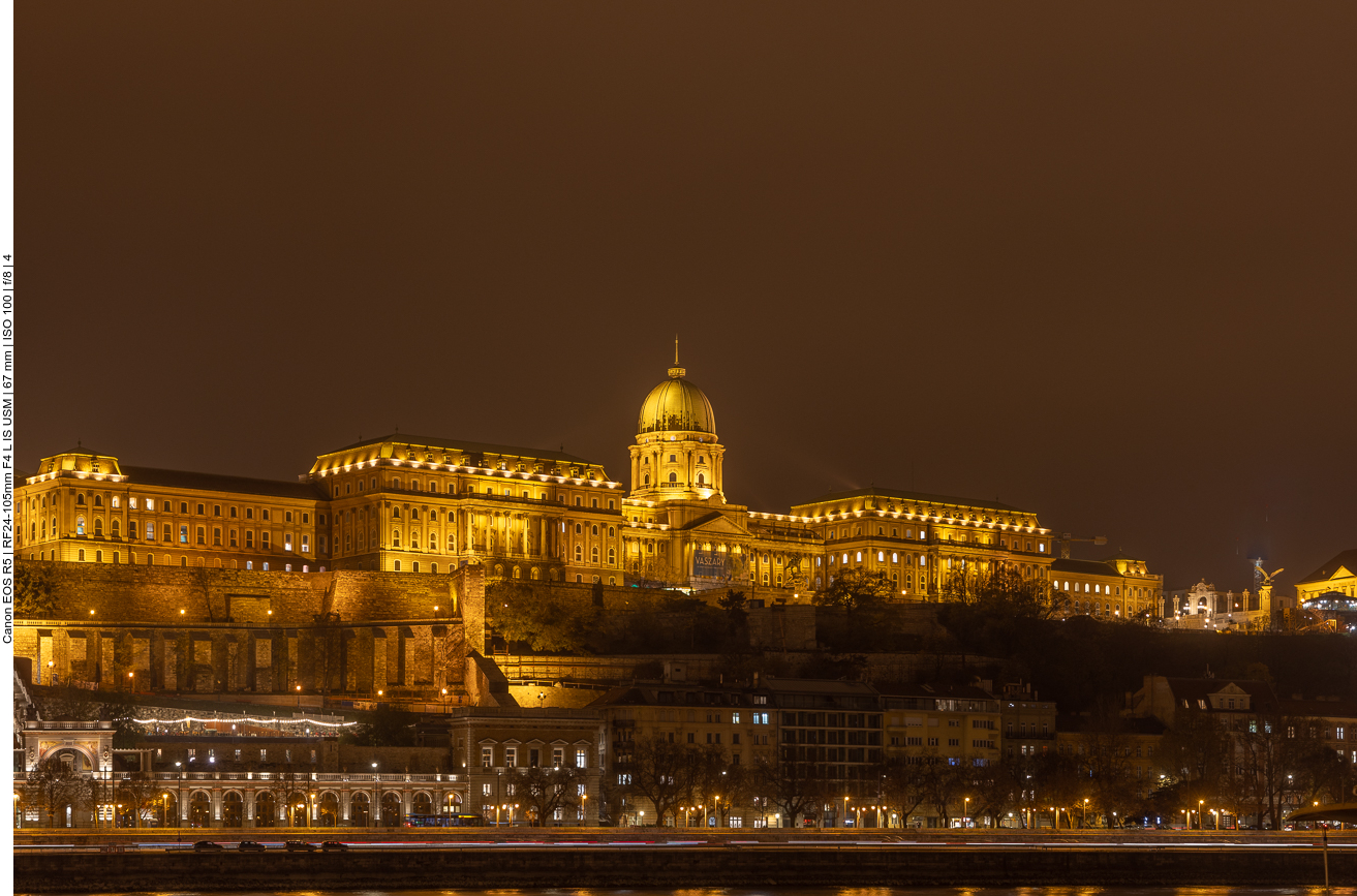 Der Burgpalast bei Nacht