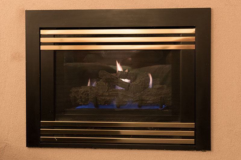 Wieder im Hotel. Während Vroni sich am Kamin wärmt ...