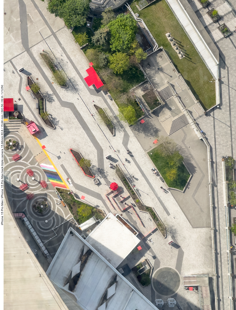 Blick durch den Boden des CN-Towers