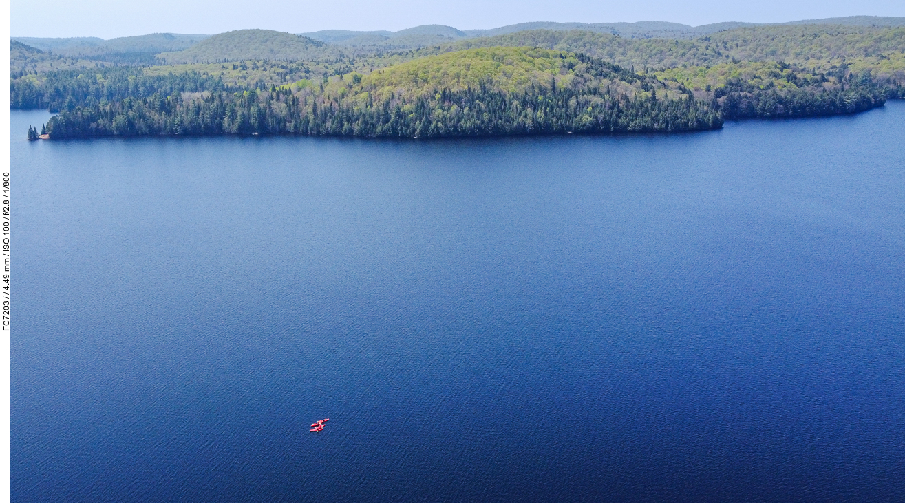 Sicht auf den Opoengo Lake, mit Kayakfahrern(Foto: Kim) 