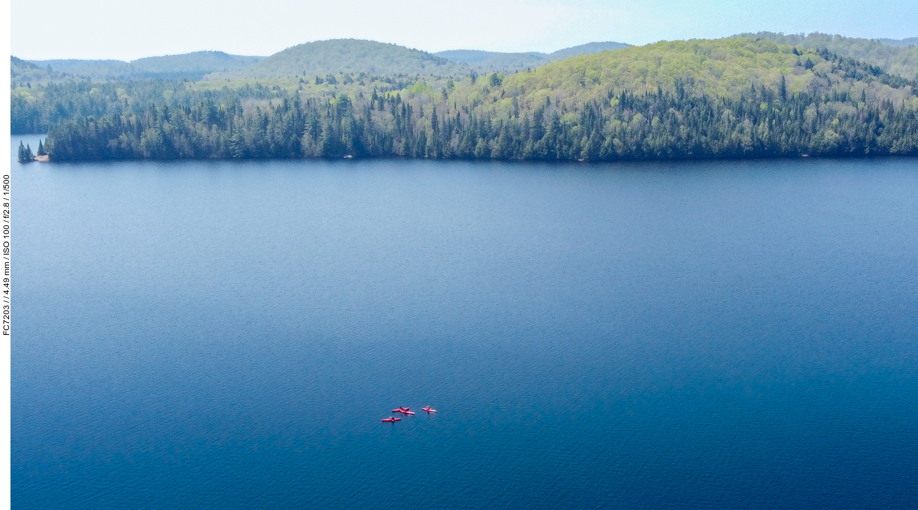 Sicht auf den Opoengo Lake, mit Kayakfahrern(Foto: Kim) 