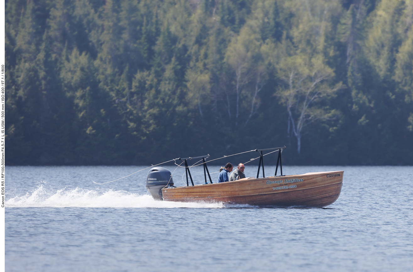 Mit einem Motorboot hätten wir es leichter