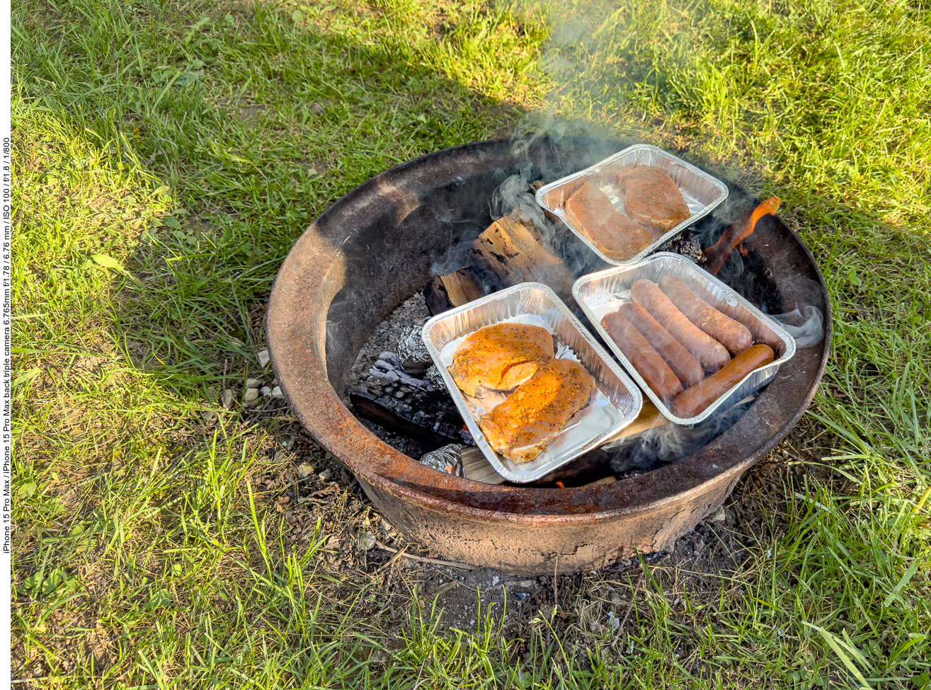 Steaks, Würstchen und dazu Salat ...