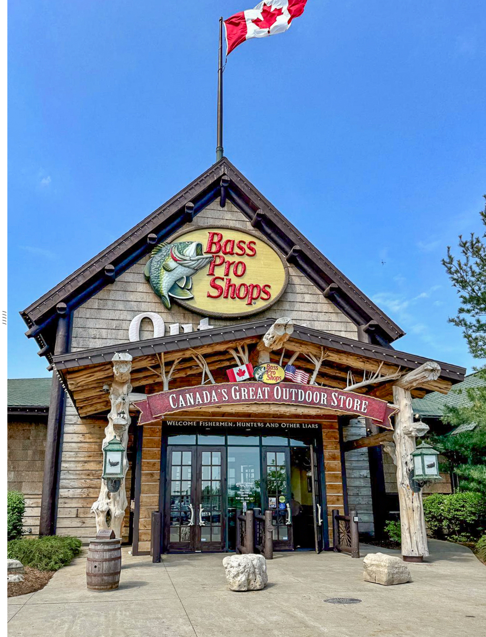Auf der Fahrt zum letzten Campingplatz bei Toronto, schauen wir noch schnell beim Bass Pro Shop rein